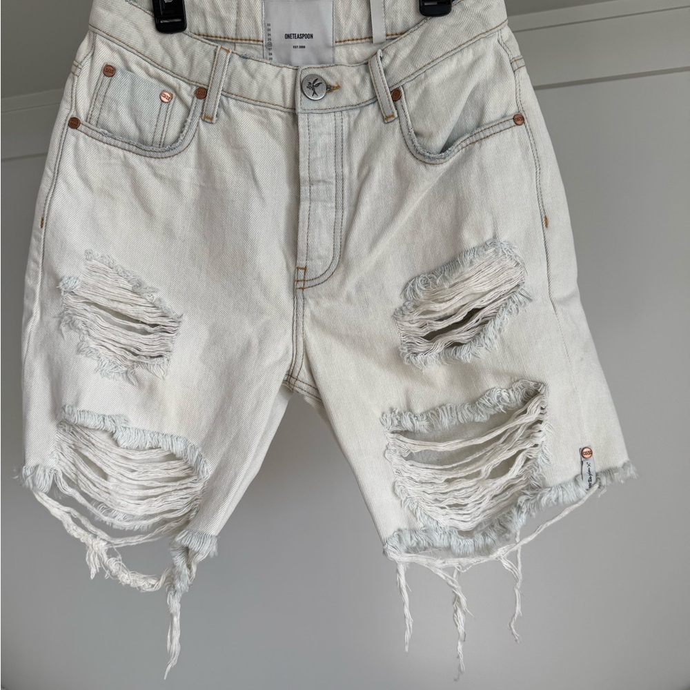 NWT One Teaspoon Distressed Cream Color Denim Shorts Size 26